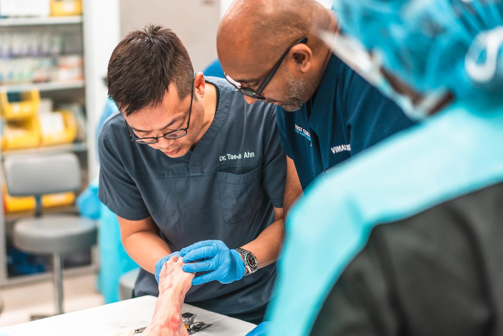 Dr. TJ Ahn teaching at a hands-on lab